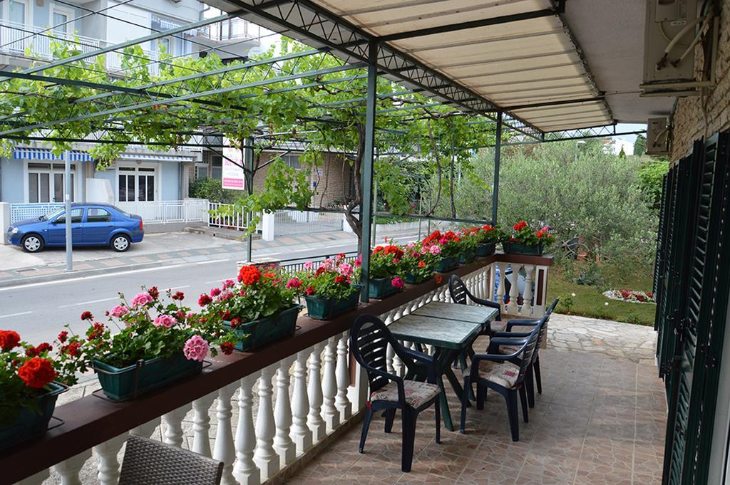 Apartments "Ruza" Vodice Esterno foto
