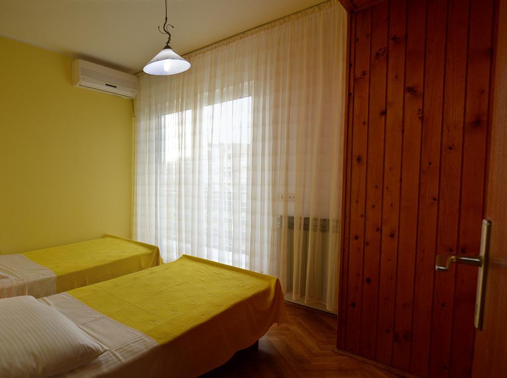 Apartments "Ruza" Vodice Esterno foto