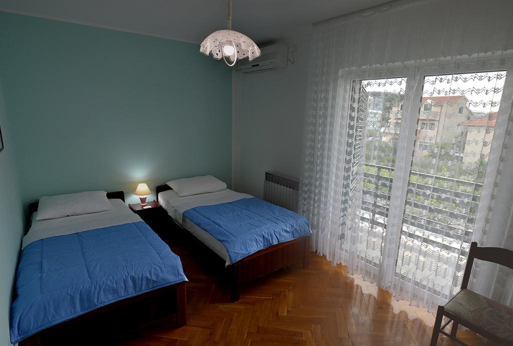 Apartments "Ruza" Vodice Esterno foto