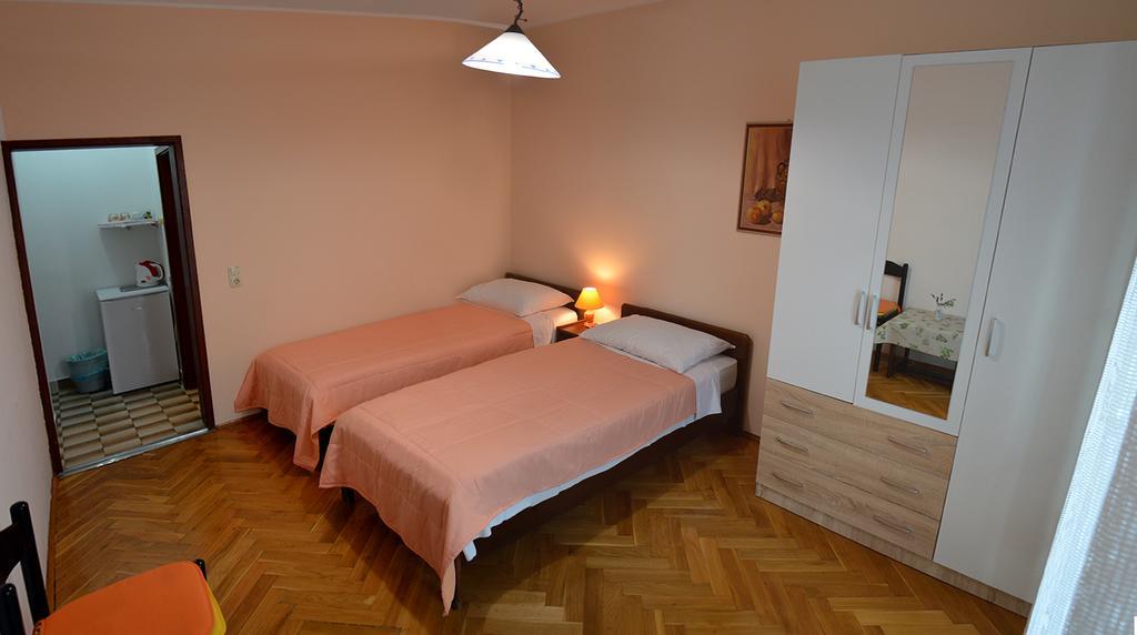Apartments "Ruza" Vodice Esterno foto