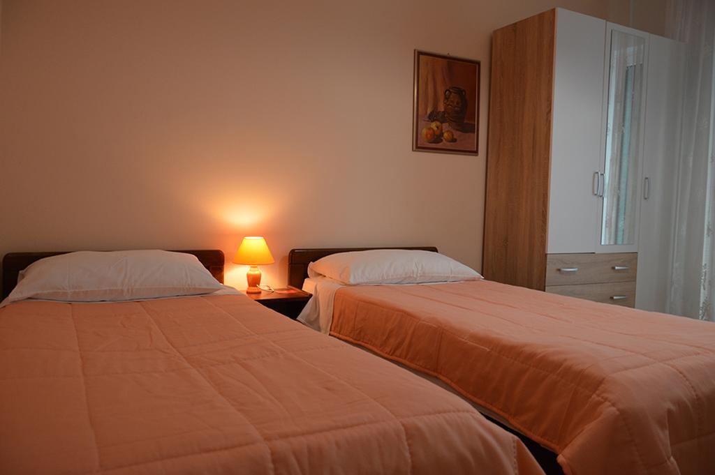 Apartments "Ruza" Vodice Esterno foto