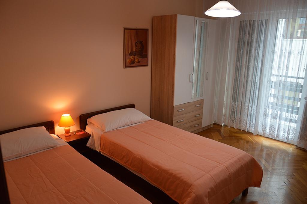 Apartments "Ruza" Vodice Esterno foto