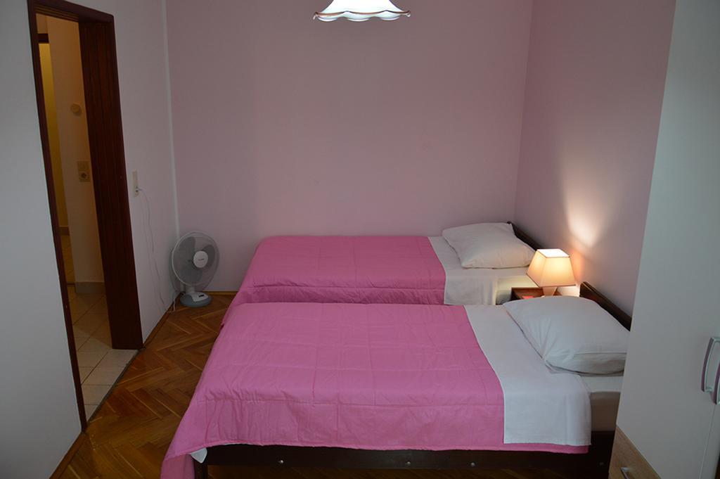 Apartments "Ruza" Vodice Esterno foto